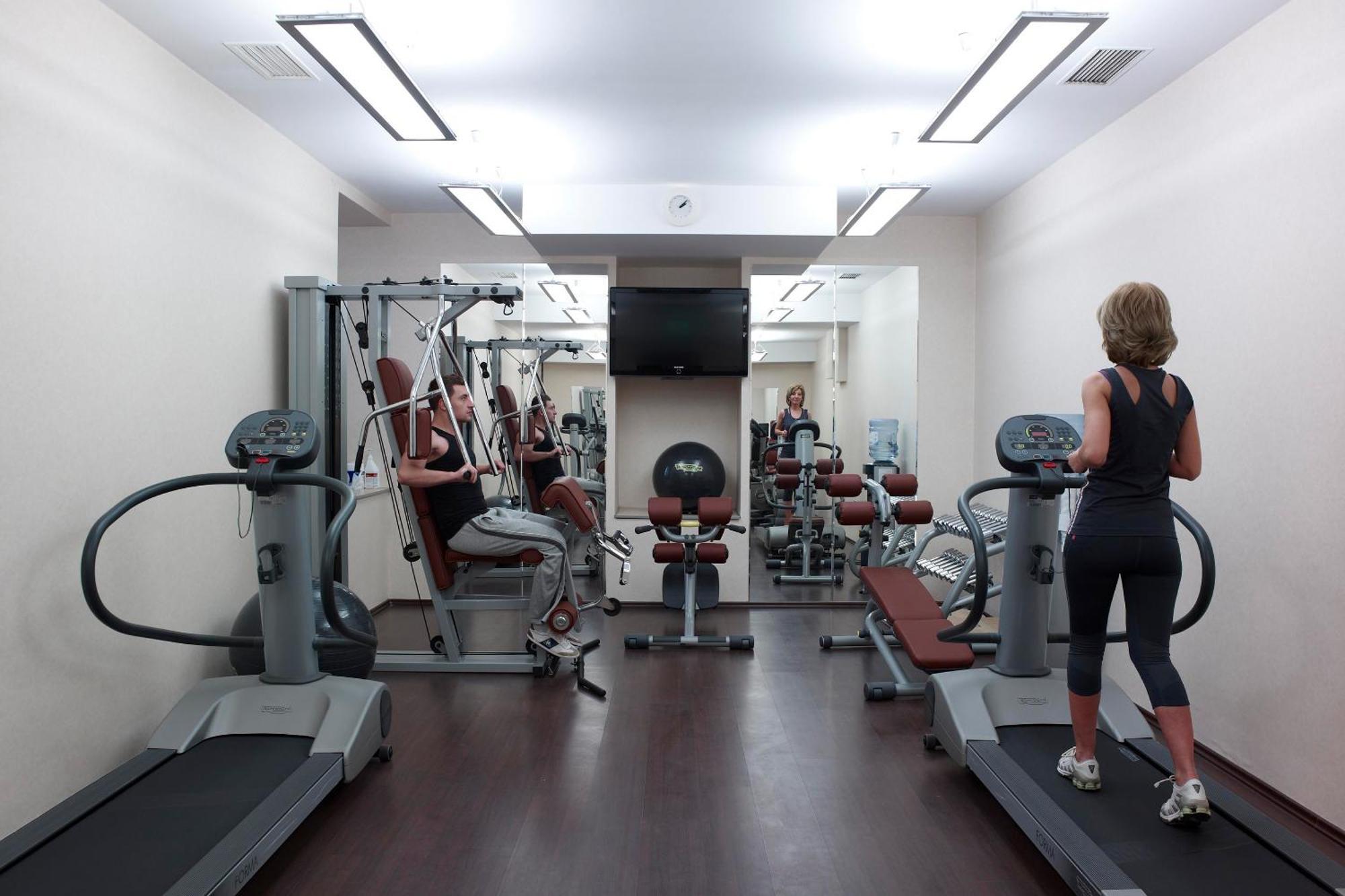 แกรนด์ โฮเต็ล คอนติเนนทัล Hotel บูคาเรสต์ ภายนอก รูปภาพ A gym in a hotel