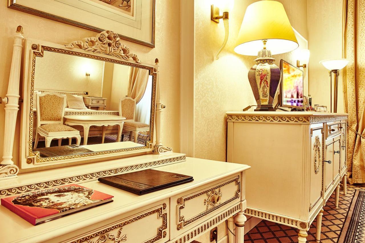 แกรนด์ โฮเต็ล คอนติเนนทัล Hotel บูคาเรสต์ ภายนอก รูปภาพ A dressing table