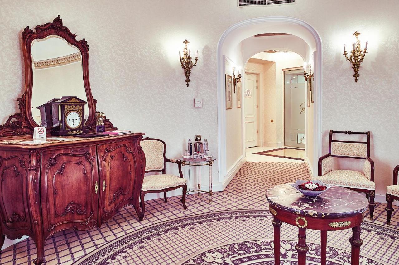 แกรนด์ โฮเต็ล คอนติเนนทัล Hotel บูคาเรสต์ ภายนอก รูปภาพ A suite at the hotel